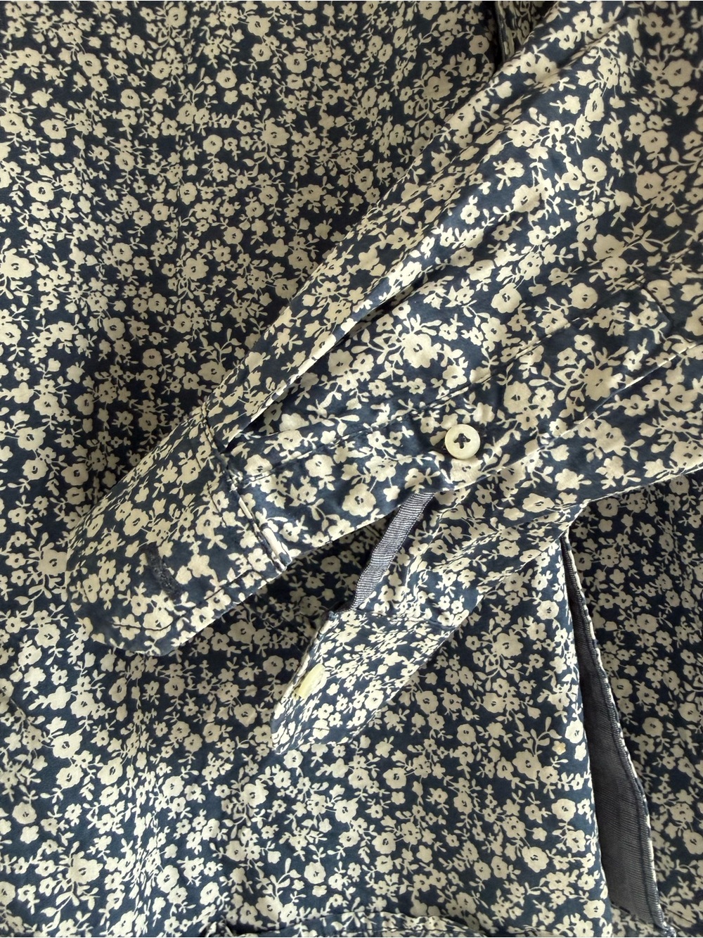 American Eagle Navy and White Floral Button Down Shirt - Picture 7 of 7